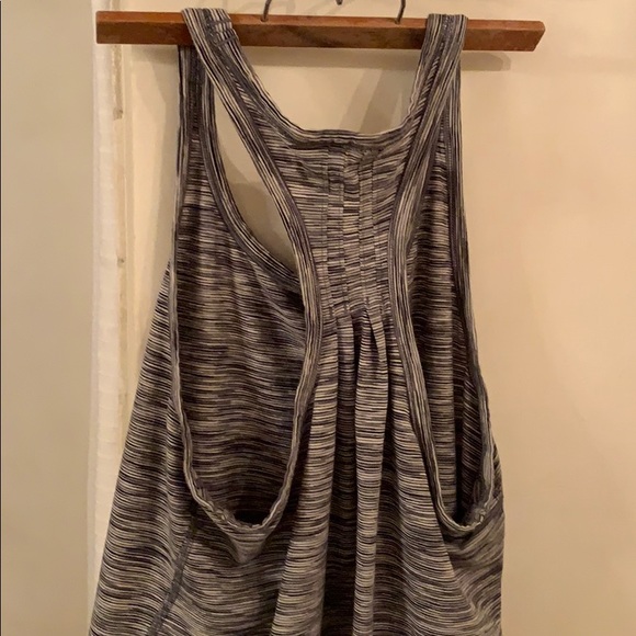 Lululemon Tank, sz 8 - Picture 5 of 8